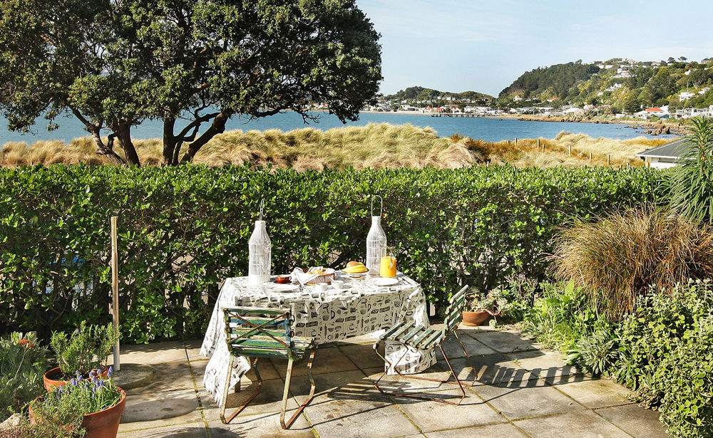 Beachfront Wellington Bed And Breakfast Экстерьер фото